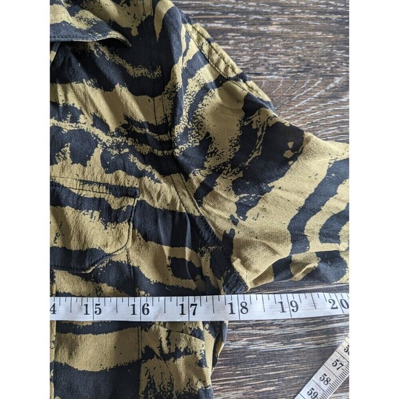 BEBE SILK BUTTON DOWN SHIRT TOP SIZE XS Animal Print Oversized Collared N16 - Picture 4 of 8